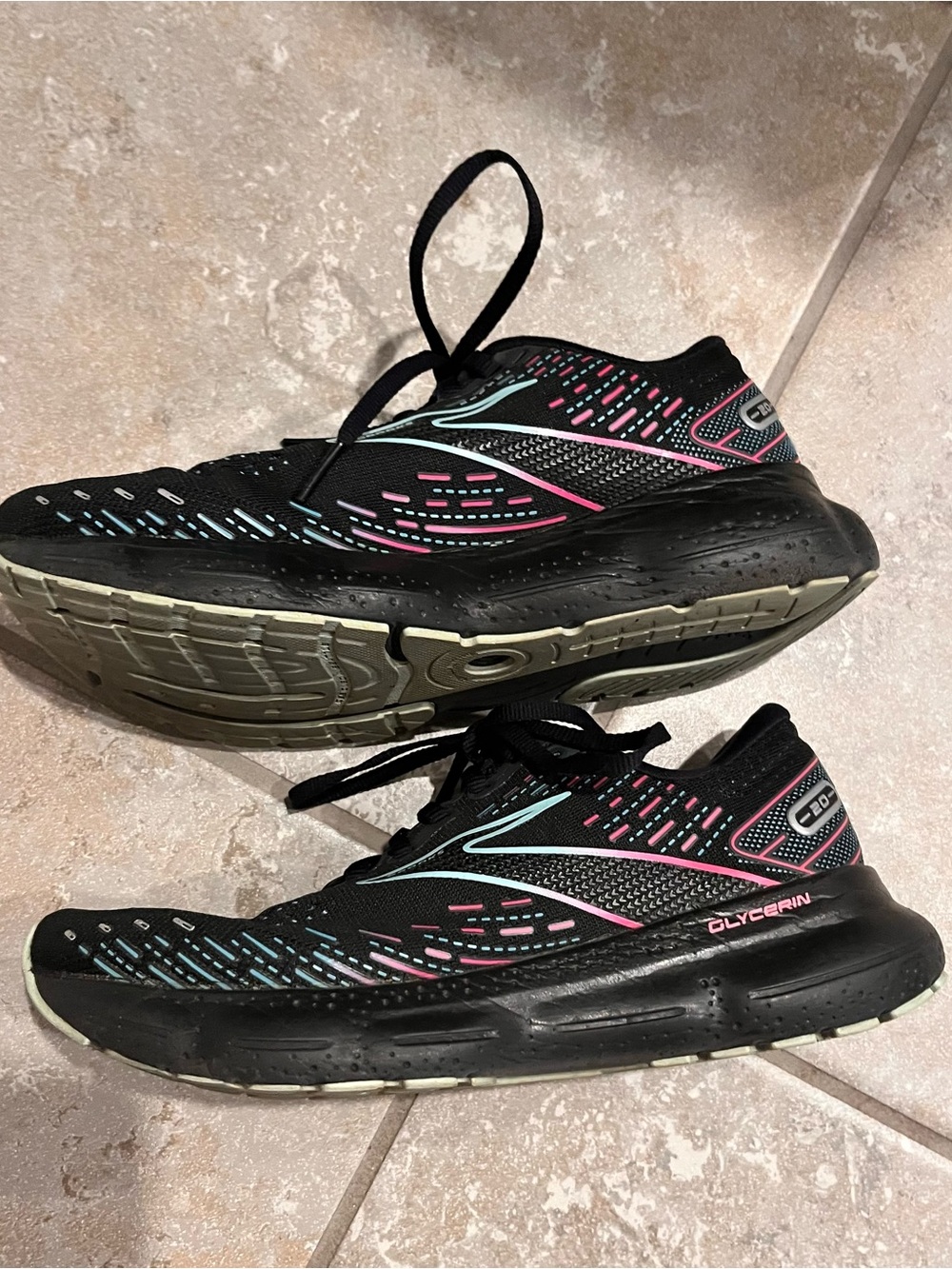 Brooks Women’s glycerin 20 Black Running Shoes with Pink and Mint Accents - Picture 3 of 8